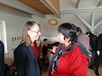 Bildungssenatorin Sascha Aulepp und Ortsamtleiterin Cornelia Wiedemeyer in der Kindertagesstätte von KiTa Bremen 