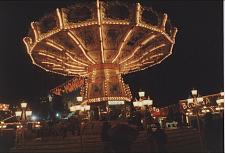 Das Foto zeigt den Bremer Freimarkt bei Nacht