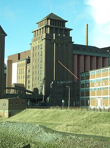 Die Roland-Mühle am Holzhafen - ein getreideverarbeitendes Gewerbe