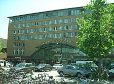 Das Foto zeigt den Nordausgang des Bremer Hauptbahnhofs, der in den Stadtteil Findorff führt.
