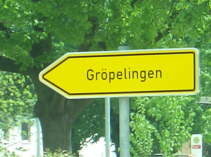 Auf dem Foto sieht man das Schild: Hier geht's nach Gröpelingen