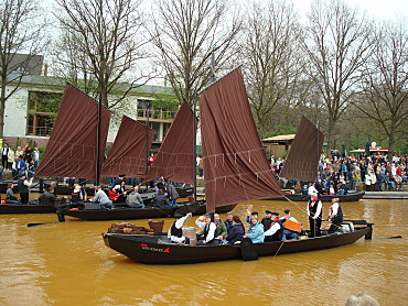 Torfkähne im neuen Hafen