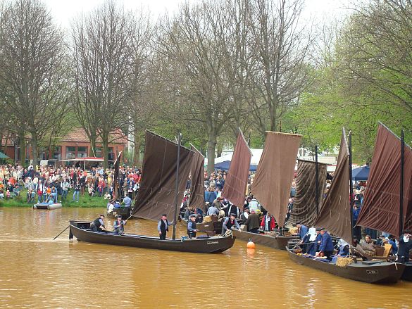 Torfkähne im neuen Hafen
