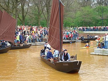 Torfkähne im neuen Hafen