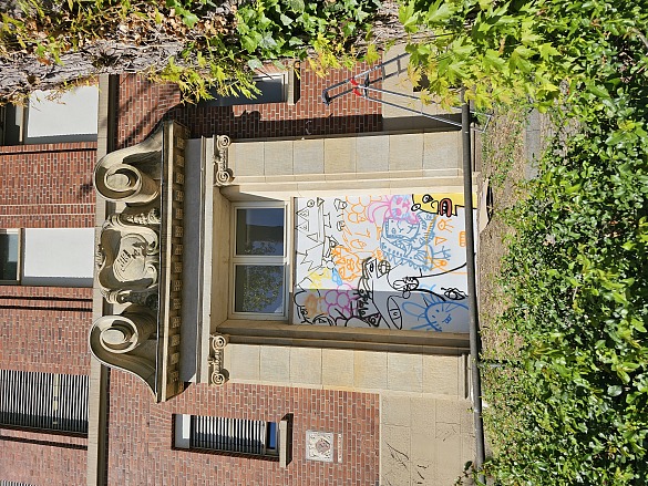 Zusehen ist der neugestaltete ehemalige Eingang der Oberschule am Waller Ring in der Skizzierungsphase
