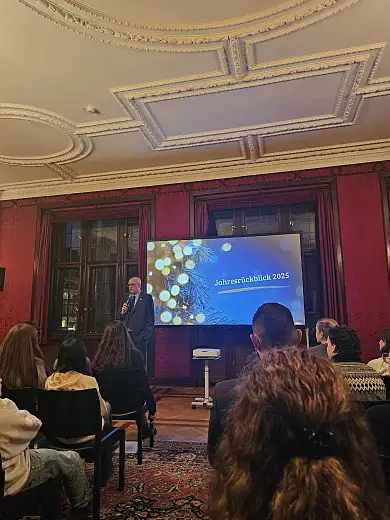 Der Bürgermeister Andreas Bovenschulte beim Jahresrückblick der Jugendforen 2026